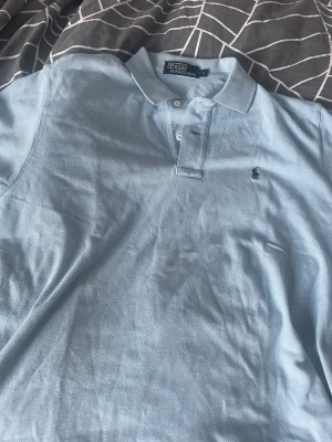 Pike Polo tröjor - Säljer mina polo tröjor som är oanvända. Dom kan köpa separat också  150 kr per styck.