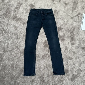 Svarta dondup jeans - 9/10 skick använda ett fåtal gånger 