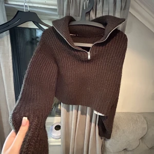 Brun stickad  - Storlek S 100 kr Brun stickad 