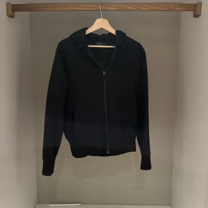 RALPH LAUREN HOODIE  - Snygg RP hoodie som passar perfekt till hösten. Varsamt använt. Skick 7/10