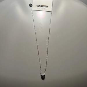 Oanvänt, superfint  Edblad halsband i silver! Nypris 250 kr. 💕🥰😍