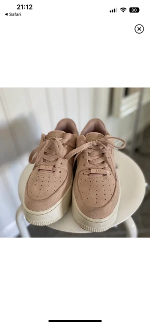 Nike air🤍 - Rosa Nike air skor i storlek 39! 🤍