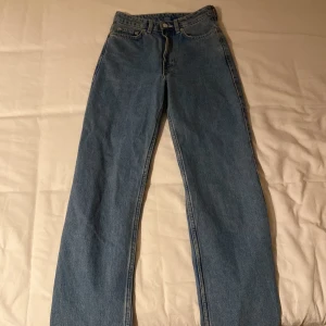 Jeans  - Fina jeans från weekday, säljer då jag inte använder dem. Tryck gärna på köp nu och använd plicks frakttjänst 