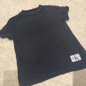 t-shirt  - En CK t- shirt som inte passar mig 