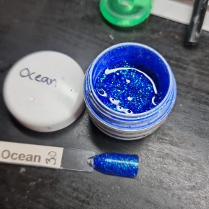 Glitter gele  - Super snygg glitter gele som tyvärr inte kommer till användning längre som kanske kan göra de hos någon annan uppskattningsvis 5ml kvar