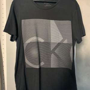 Superfin T-shirt f Calvin Klein med fint märke och fint skick.  Samfraktar!