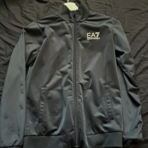 Armani zip - 10/10 skick ej använd 