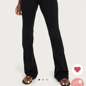 Yoga pants - jätte fina men säljer pga har två! 
