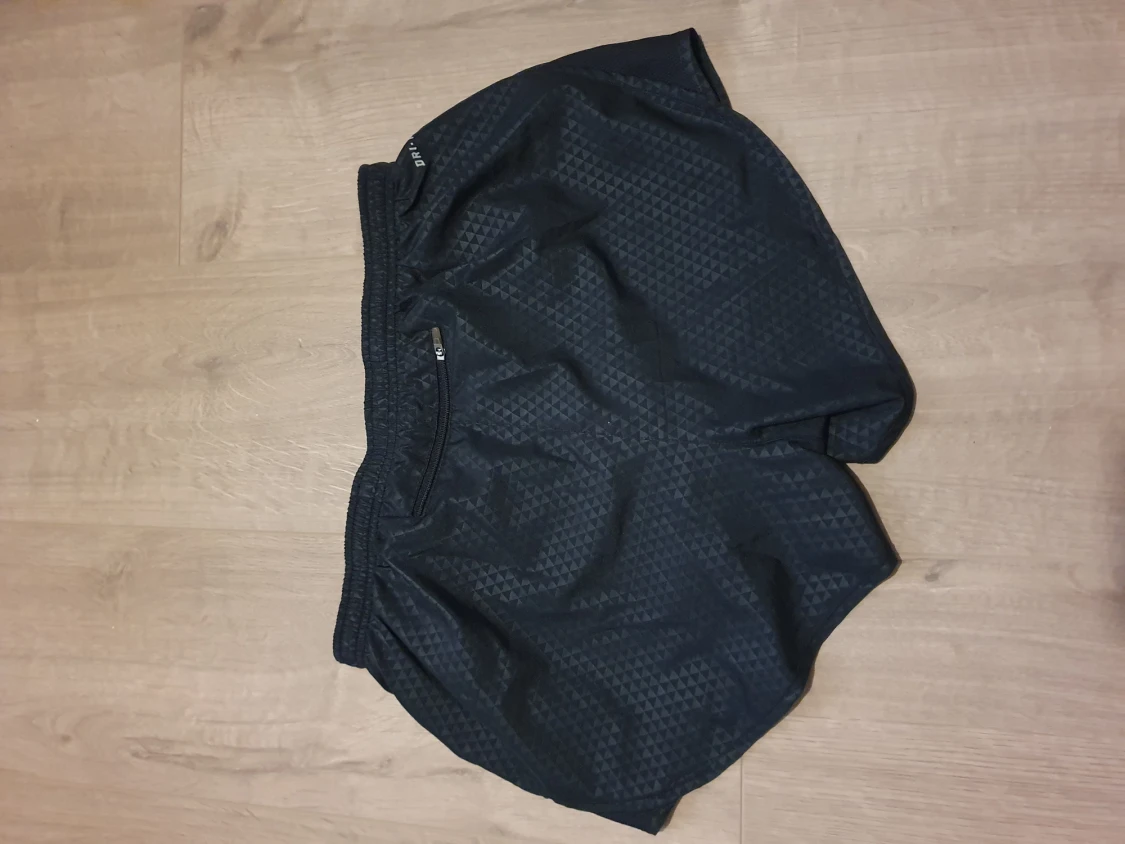 Nikeshorts - 90