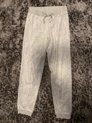 Mysbyxor  - Mysbyxor som inte används  Det finns tecken på användning  Men inga hål eller fläckar 