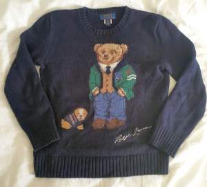 Polo Ralph Lauren stickad tröja stl 10-12 år (junior M, 138-149 cm) med jättefint mönster. Använd men fortfarande i mycket bra skick!