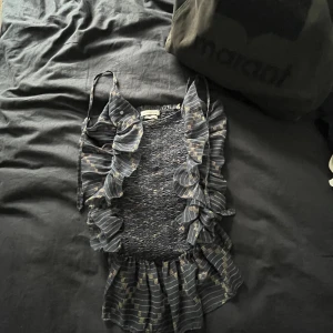 Isabel marant topp - Säljer min favorit topp/ blus från isabel marant😍😍 nypris ca 3500 mitt pris 1000 dustbag finns (måste bara hitta den)