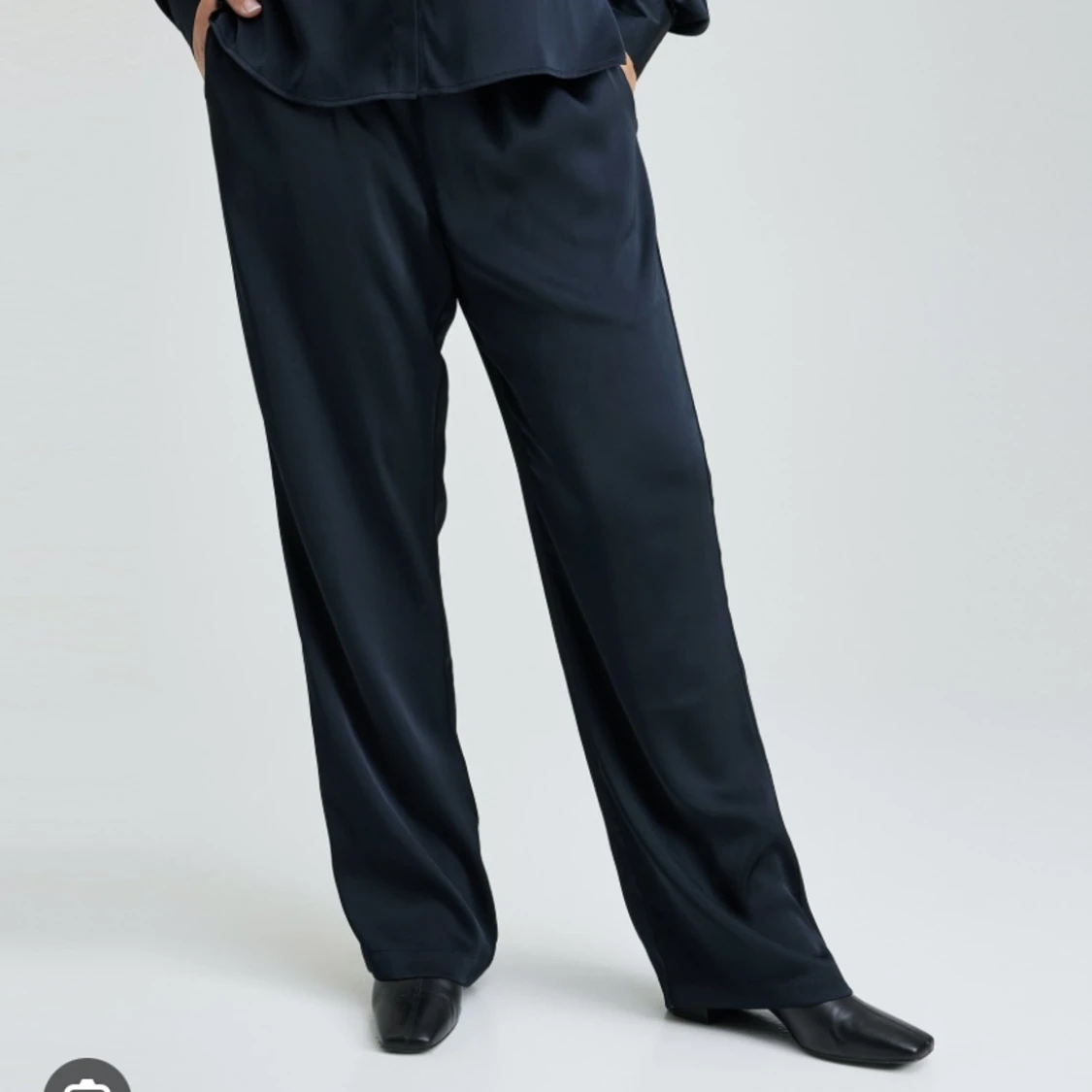 First class satinbyxor