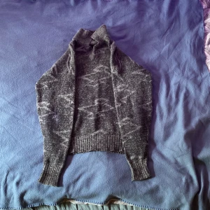 Björn borg vinter ”Hoodie” - Det funkar finfin sänker priset från 200 till 130 för att själva Björn borg lappen är halvsönder.