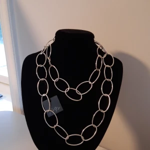 Halsband - Superfint halsband/ kedja. Helt nytt. Hör gärna av dig vid frågor eller funderingaf 