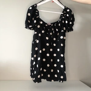 Klänning - Aldrig använd - nyskick