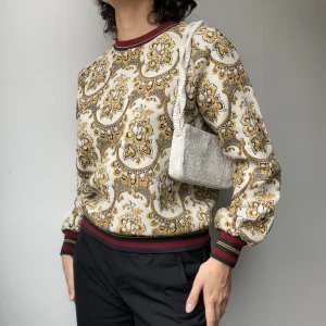Jacquard Tröja - • BEIGE SWEATSHIRTS IN GOLD AND BLACK JACQUARD FLOWER PATTERN, WITH BURGUNDY CUFFS  • SIZE - XS / EU 34 / US 4 • BRAND -  & Other Stories • MATERIAL - 50%, 22% polyester, 17% metallised fibre, 10% viscose, 1% elastane