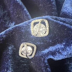 Diamantörhängen - Underbart fina örhängen i rostfritt stål. Aldrig använda, endast på bilden. 