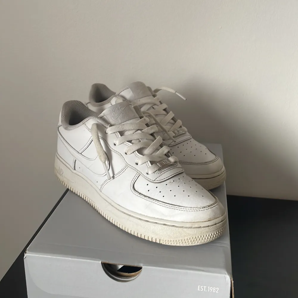 Nästa helt nya air force 1  Storlek 38,5 . Skor.