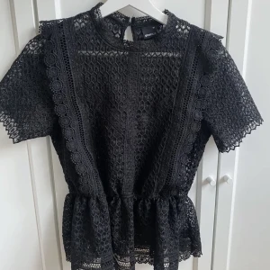 Topp från gina tricot - Använd fåtal gånger (lånad bild)