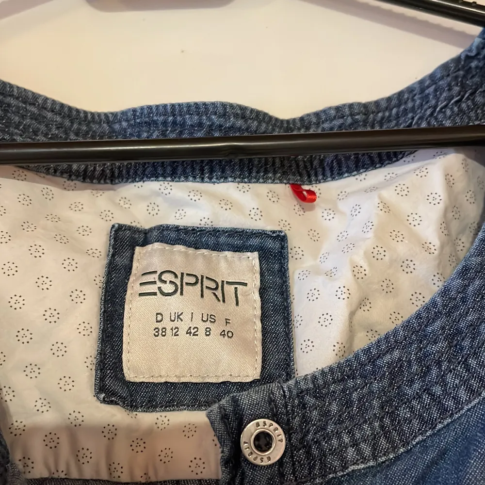 En cool jeans tunika! Från Esprit i bra skick.. Blusar.