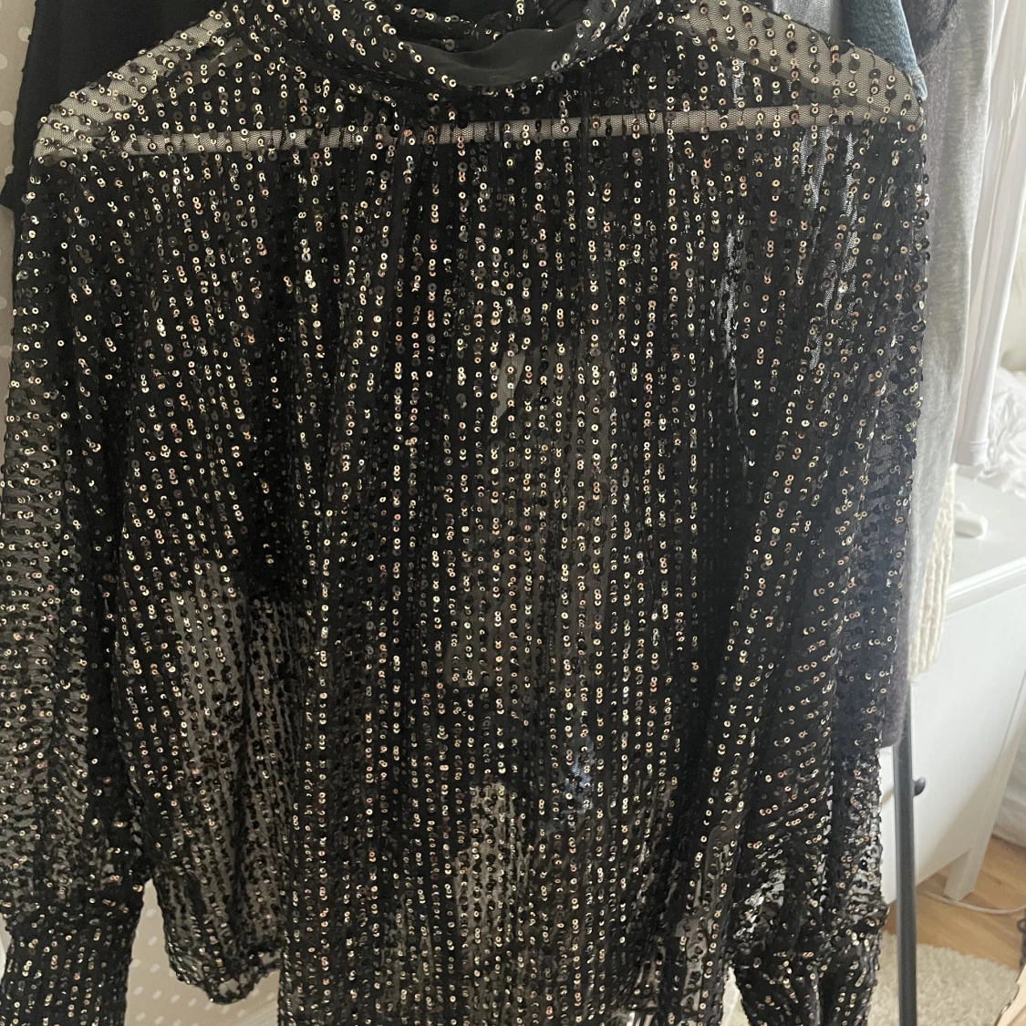 Blus med paljetter från zara  - 91