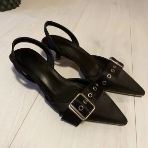 Kitten heels - Kitten heels som aldrig använts är som nya storlek 37