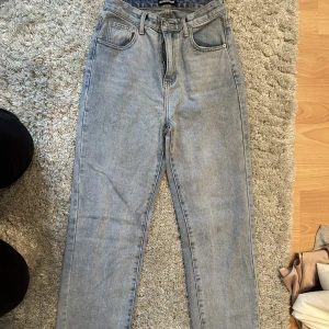 Jeans storlek 34 - Skulle passa 36 oxå  Är jättefina aldrig använt endast testat 