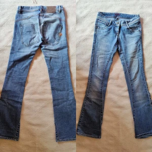 Y2K low-rise bootcut jeans  - Lågmidjade bootcut jeans från tidigt 2000-tal, i perfekt skick 💞  Midjemått: 73 cm/ Grenmått: 17 cm / Insida ben: 84 cm