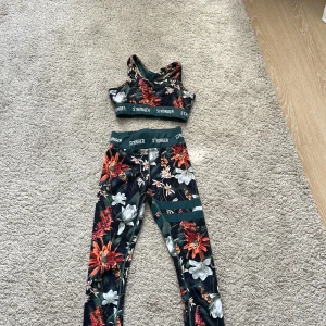 Träningskläder  - Säljer detta snygga set från stronger, då det tyvärr inte kommer till användning.