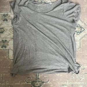 Wera T-shirt  - Jättefin grå-beige Wera T-shirt i storlek xs💓💘💘80+frakt 💓💓