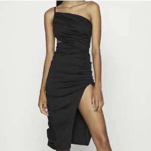 Svart klänning - Klänning perfekt för nyår! 