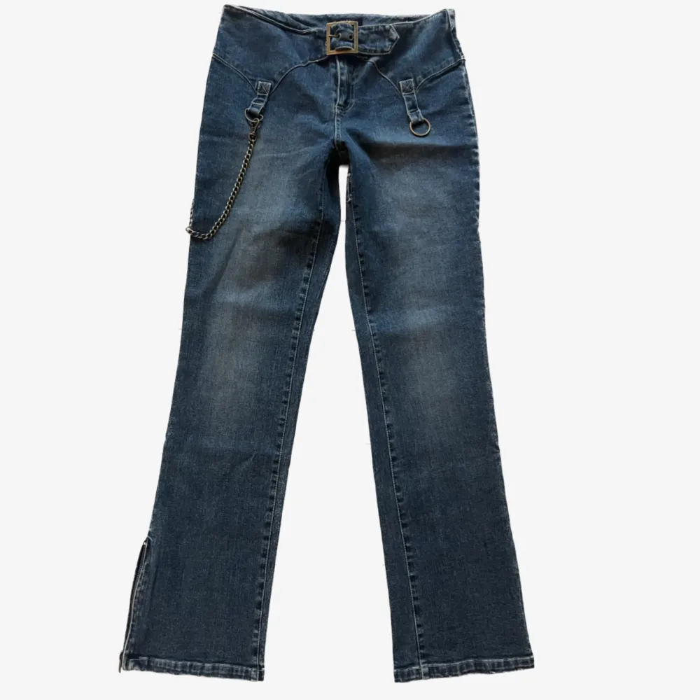 Vintage joelle jeans ! Super fint skick, mycket detaljer, dragkedja vid vristerna. 74 midja, 80 innerbenslängd.. Jeans & Byxor.
