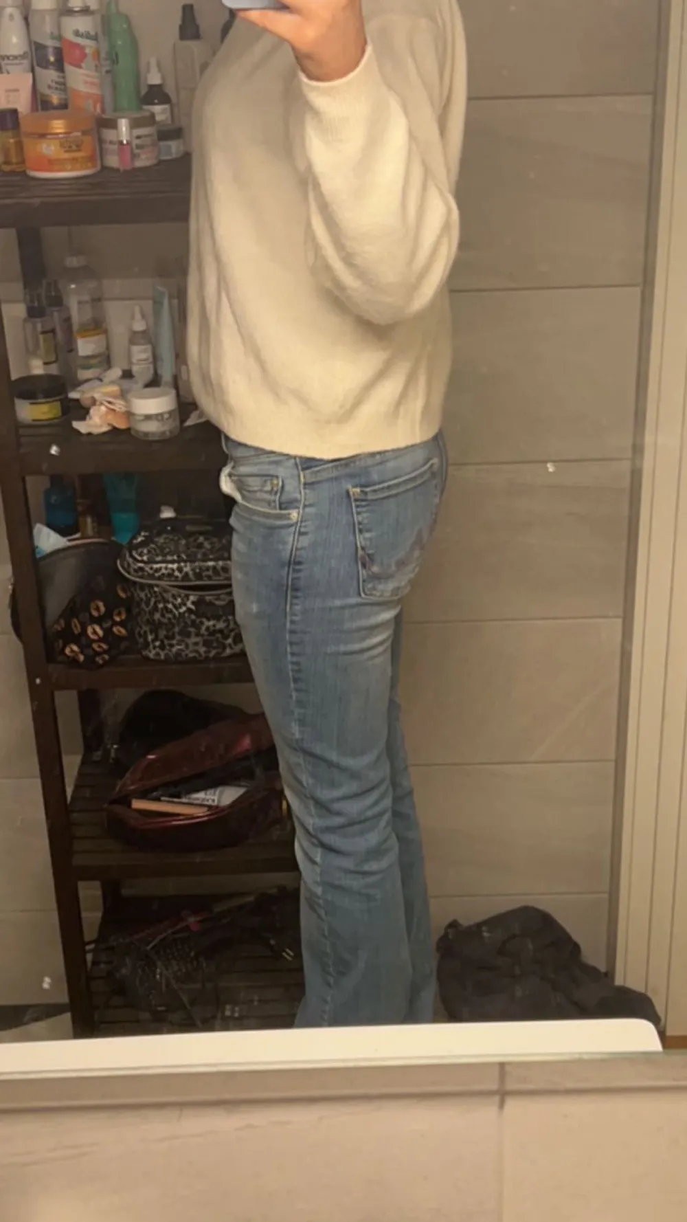 Lågmidjade ltb jeans i modellen Roxy som är helt slut på zalandos hemsida. Har haft i knappt en månad och nypris är 909kr.. Jeans & Byxor.