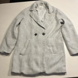 Kavaj stl 146 - Kavaj från Mango stl 146. 