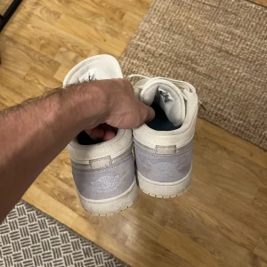 Air jordans - Snygga jordans helt ok skick, lite creasade och lite skitiga som säkert går bort rätt lätt