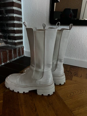 Boots - Beiga snygga boots perfekta nu till hösten🍂 storlek 39🤎 sparsamt använda