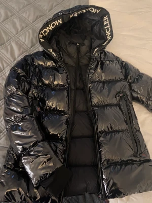 Moncler jacka - Oanvänd. Passar en xxs❤️