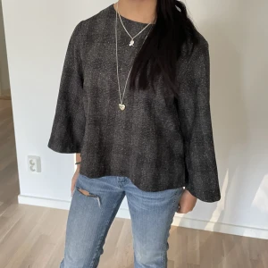 Rutig tröja  - Jättefin rutig tröja med kortare ärmar 😇