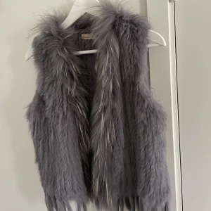 Päls väst  - Päls väst ⚡️