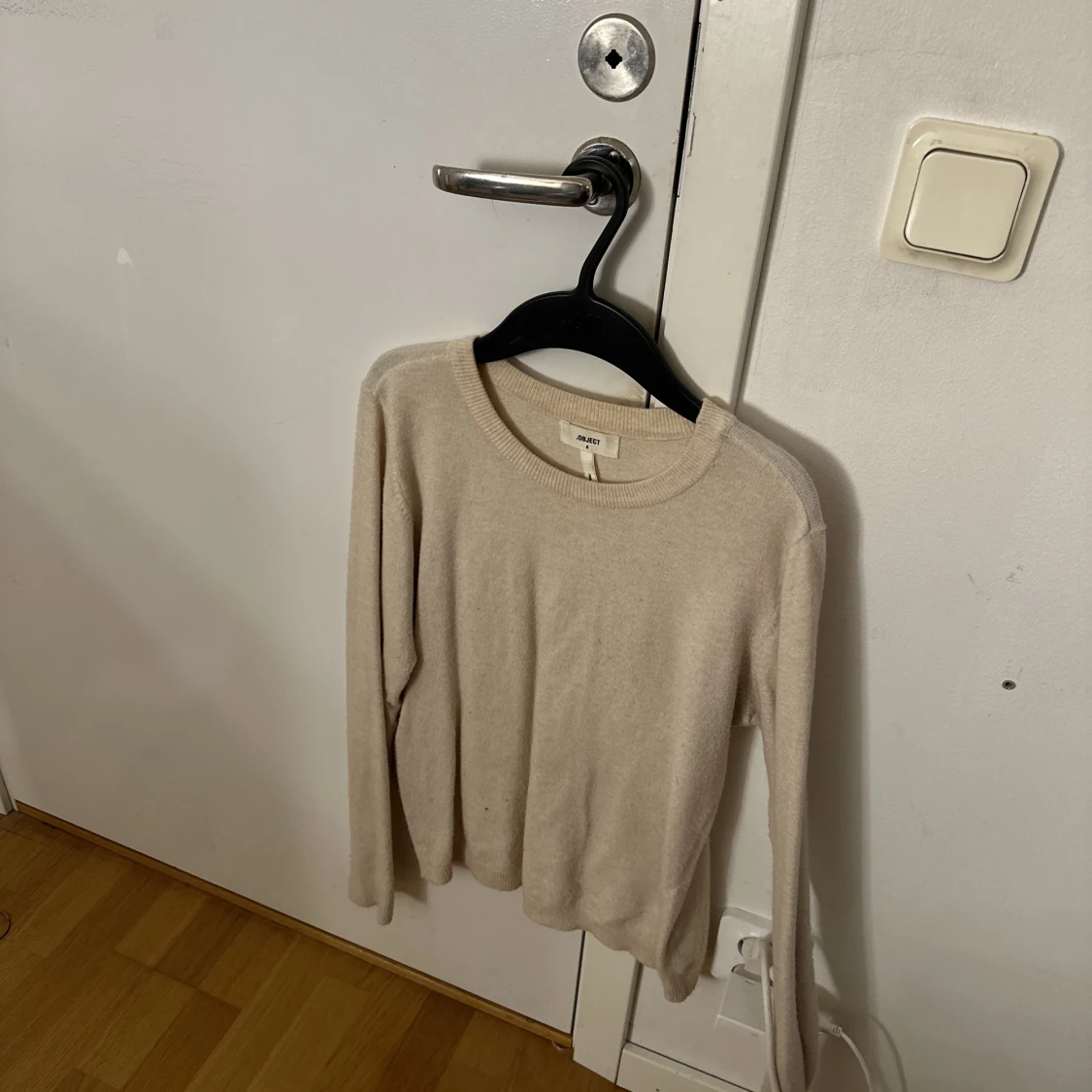 Beige stickad tröja ifrån obeject
