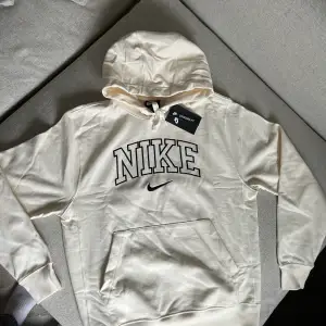 Off white hoodie från Nike, aldrig använd
