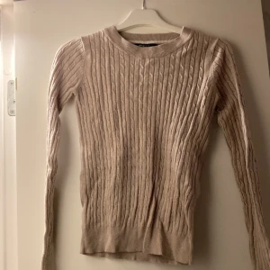 Tröja - En jätte fin tröja från Gina tricot. Aldrig använd