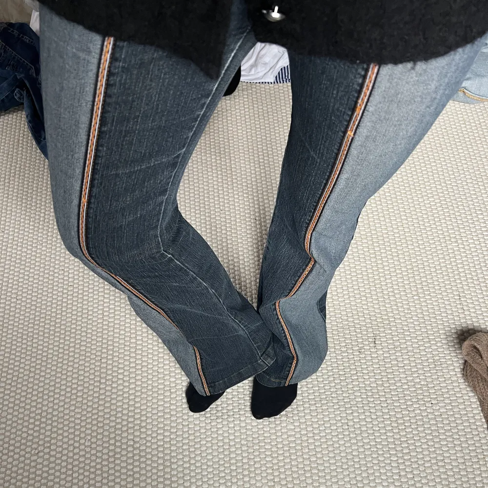 Så unika och coola vintage jeans, som är Lågmidjade tyvärr för små för mig i midjan så kan inte skicka bilder!. Jeans & Byxor.