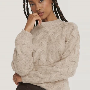 Stickad tröja  - Slutsåld stickad tröja från na-kd, som ny.💓