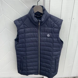 Henri Lloyd väst - En skön Henri Lloyd väst i storlek M men passar S 