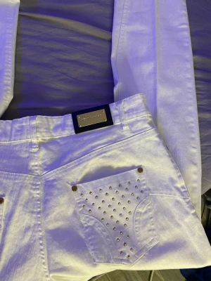 New canard jeans  - Jag säljer nu dessa super fina och trendiga jeans. Märker är new canard och ligger på över 1000kr nypris. Pris kan diskuteras, vill bli av med allt💗