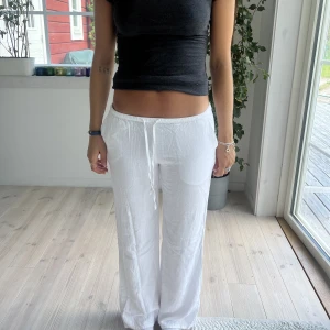 Linnebyxor - Vita linnebyxor i fint skick.  