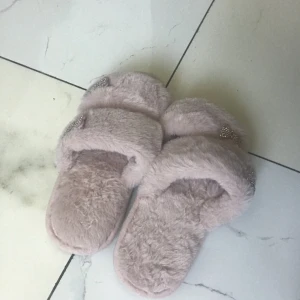 fina tofflor - det här är fina nya tofflor och de är nya, jag har aldrig använt dem förut och de är i storlek 38-39