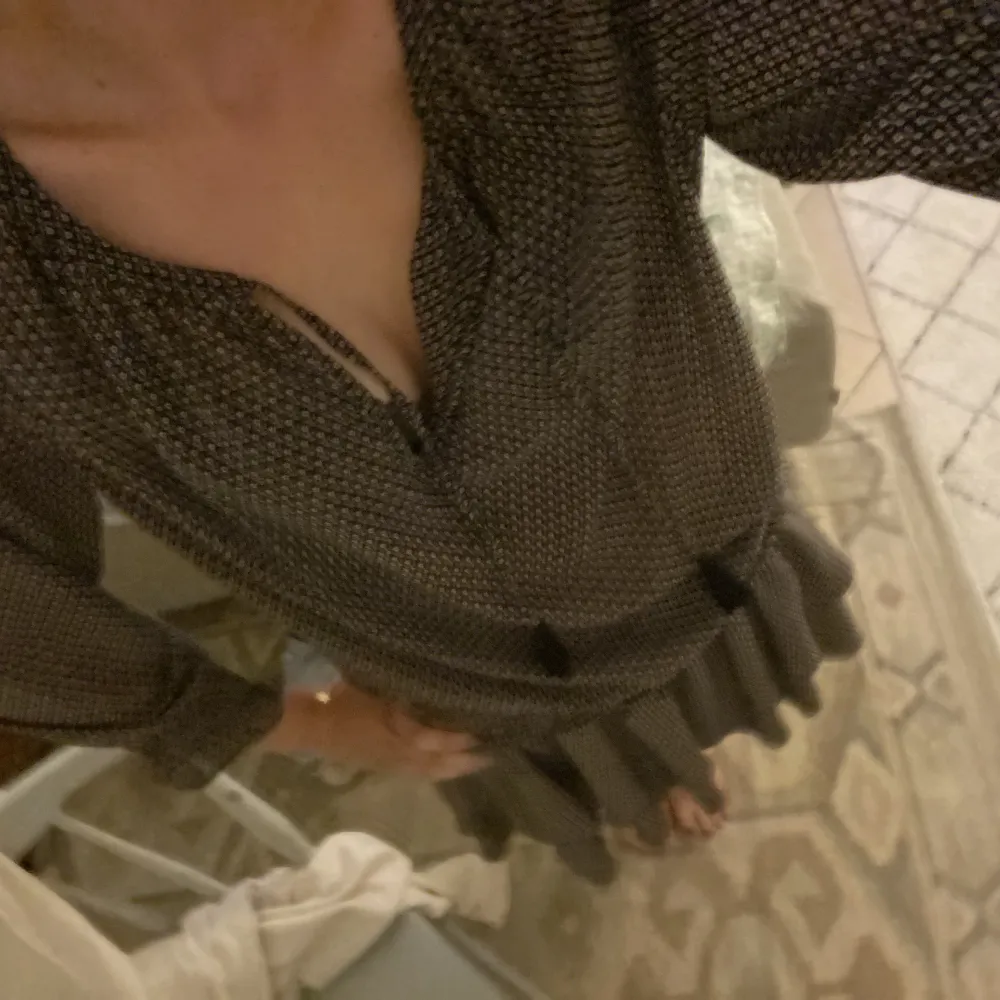 Volagklänning med scrunch i midjan. Från Scotch and soda✌️. Mekot.